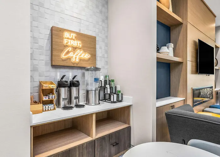 La Quinta Inn & Suites By Wyndham San Jose Airport-Downtown
